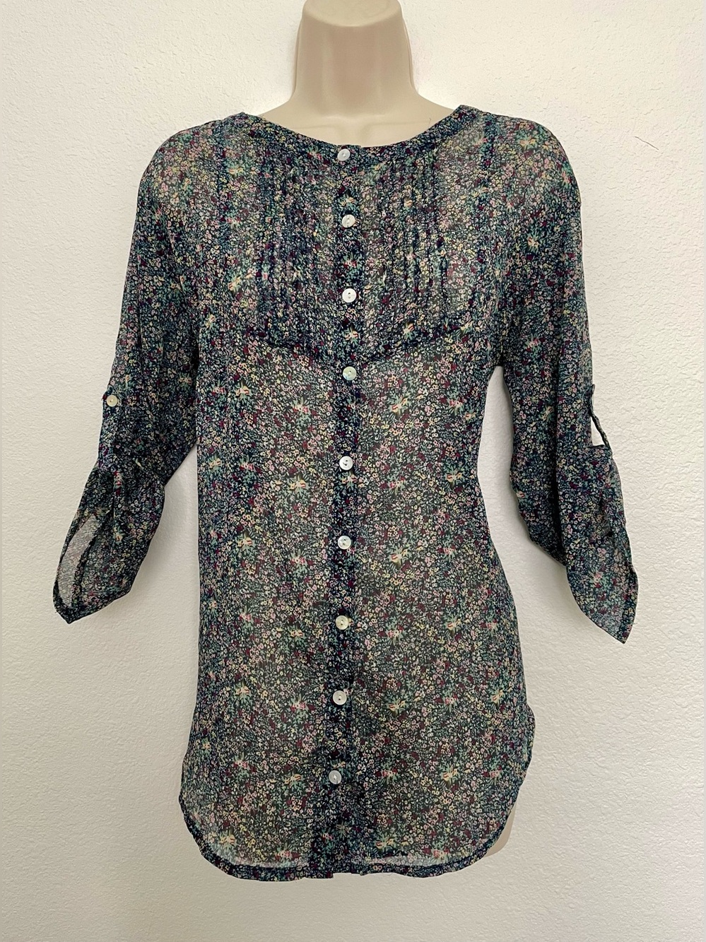 Tramp Navy Sheer Mini Floral Button-Front With Pintuck Blouse Sz S